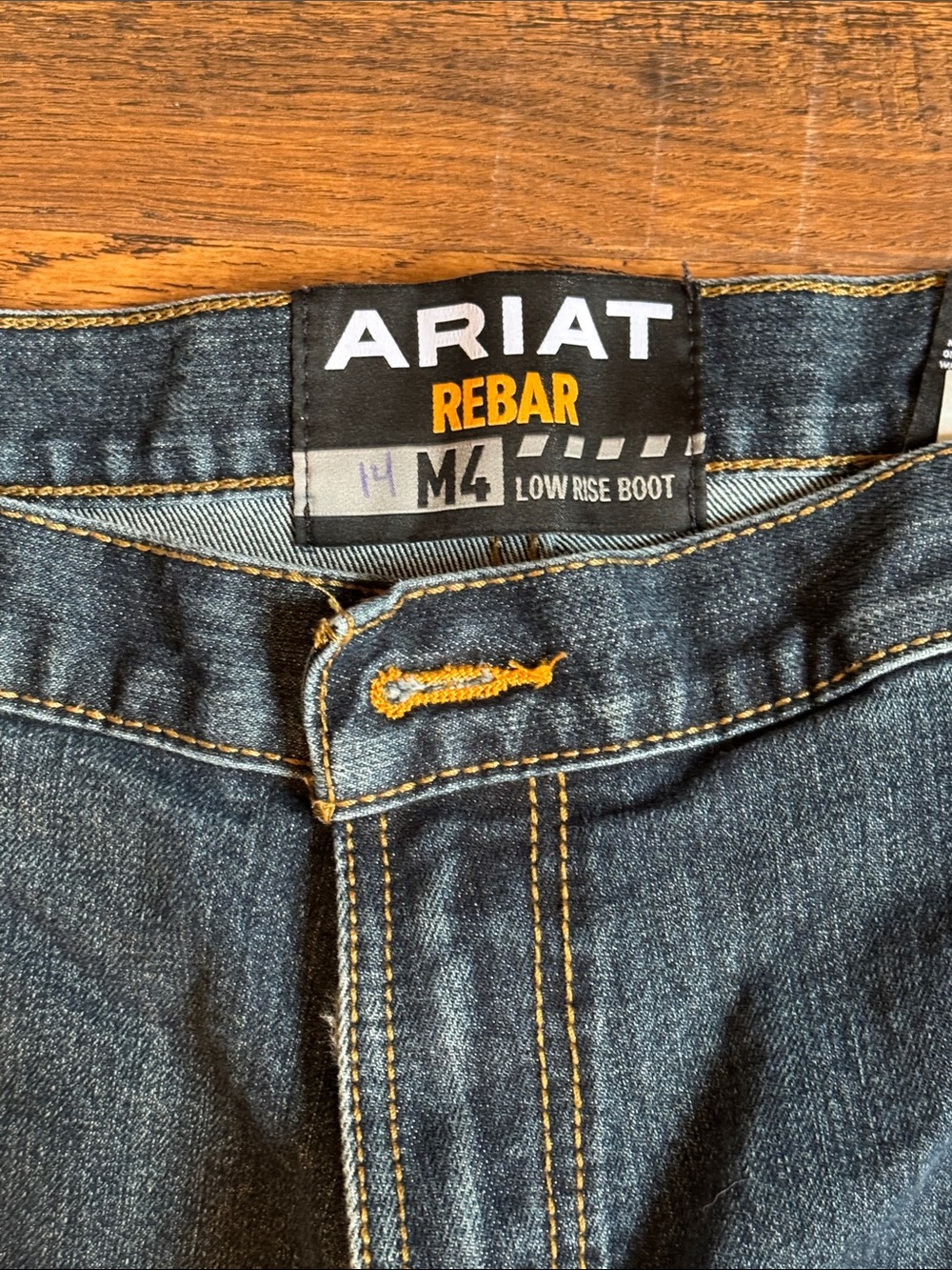 Men’s size 34W 36L ARIAT brand M4 Low Rise Boot Cut Jeans. - Picture 2 of 9